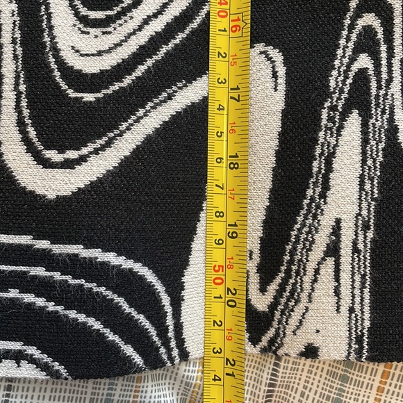 NWOT cutest skirt with black and white swirls size M - Picture 4 of 4